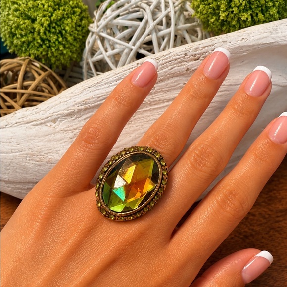 Jewelry - Olive Green Faceted Crystal Oval Cocktail Ring -Vintage Fashion Jewelry Size 7/8